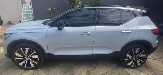 VOLVO XC40 P8 RECHARGE ELECTRIC BEV PURE AWD VOLVO XC40 P8 RECHARGE ELECTRIC BEV PURE AWD